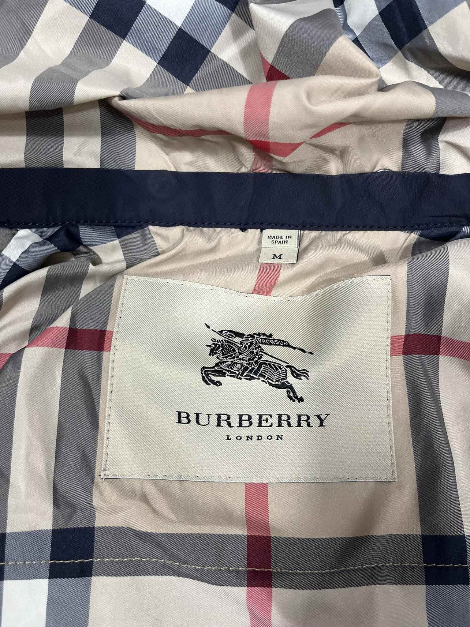 Burberry Vintage Winter Jacket (M) - Candy Streetwear