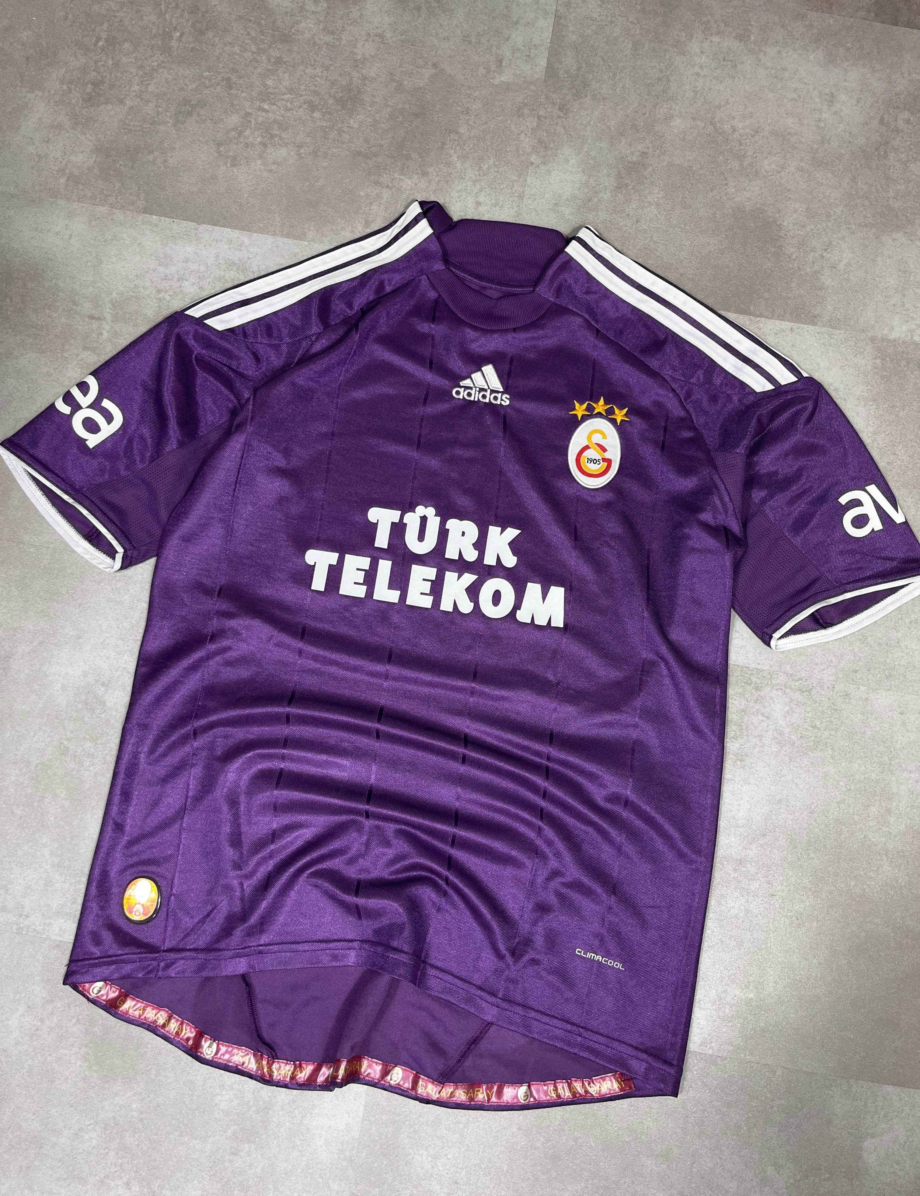 RARE Vintage 2009-10 Galatasaray Jersey (M)