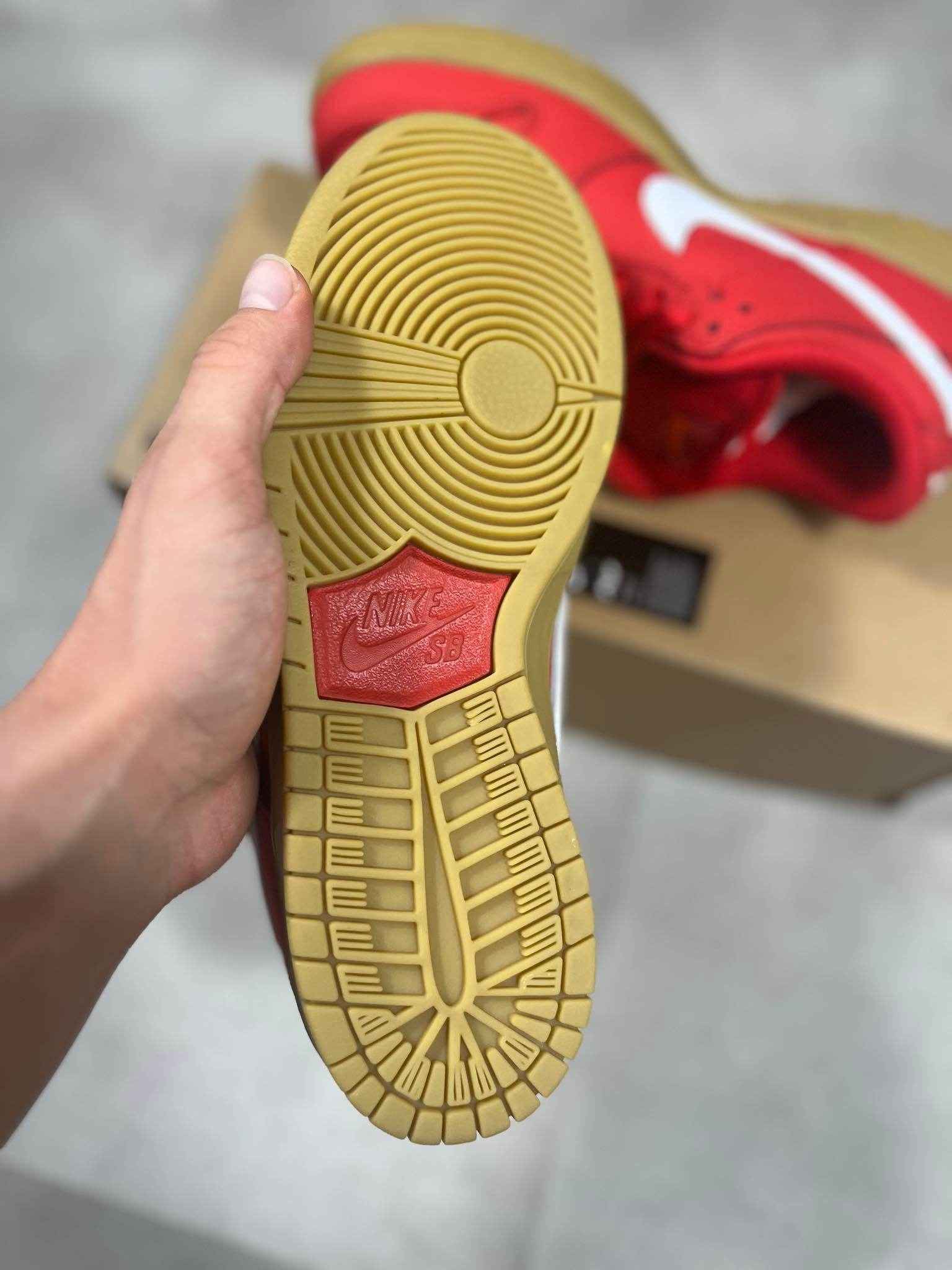 Nike SB Dunk Low University Red Gum (40) - Candy Streetwear